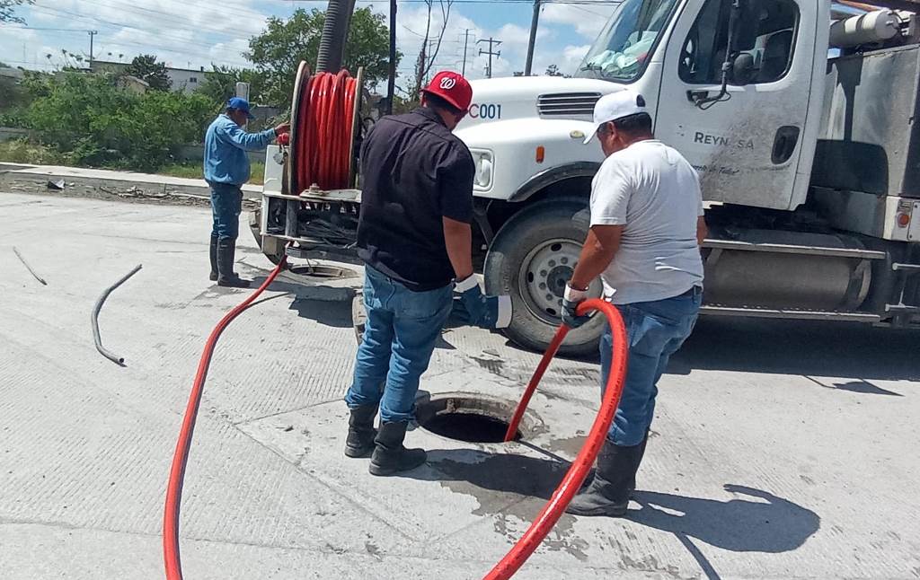 Sondeó COMAPA drenajes en Riberas del Bosque y Riberas de Rancho Grande