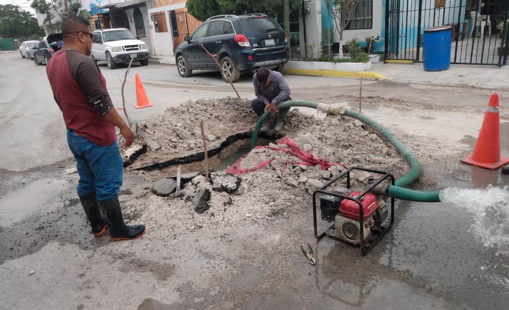 Atendió COMAPA reportes de fuga de agua potable en Villa Florida y Sierra de la Garza