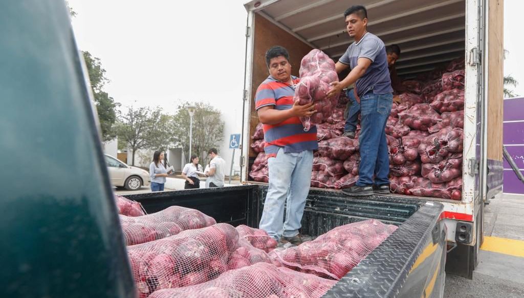 Donan 19 toneladas de productos del campo al DIF Tamaulipas