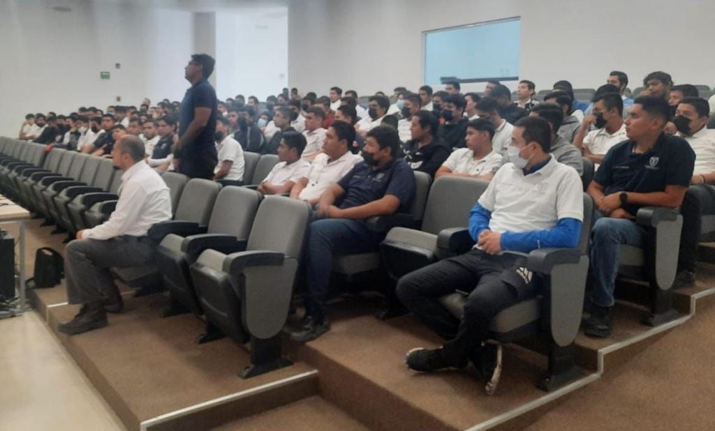 Guardia Estatal de Género orienta a universitarios sobre violencia en el noviazgo