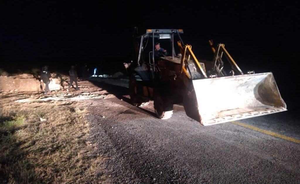 Guardia Estatal colabora en prevención de accidentes por carretera dañada