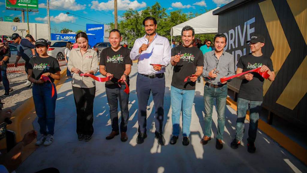 Inauguró el Alcalde Carlos Peña Ortiz nuevo comercio