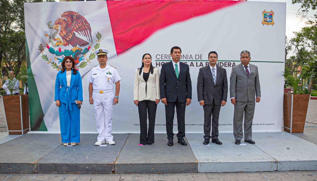Preside Alcalde Mario López ceremonia de honores a la Bandera organizados por Secretaría Técnica