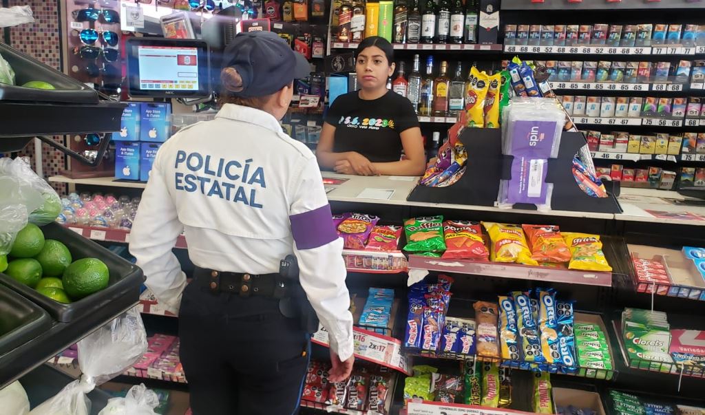 Guardia Estatal de Género visita comercios para prevenir y orientar sobre billetes falsos