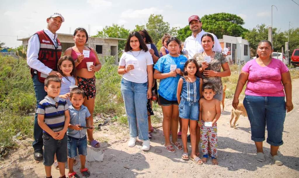 Recibieron estudiantes reynosenses folios para Becas Municipales