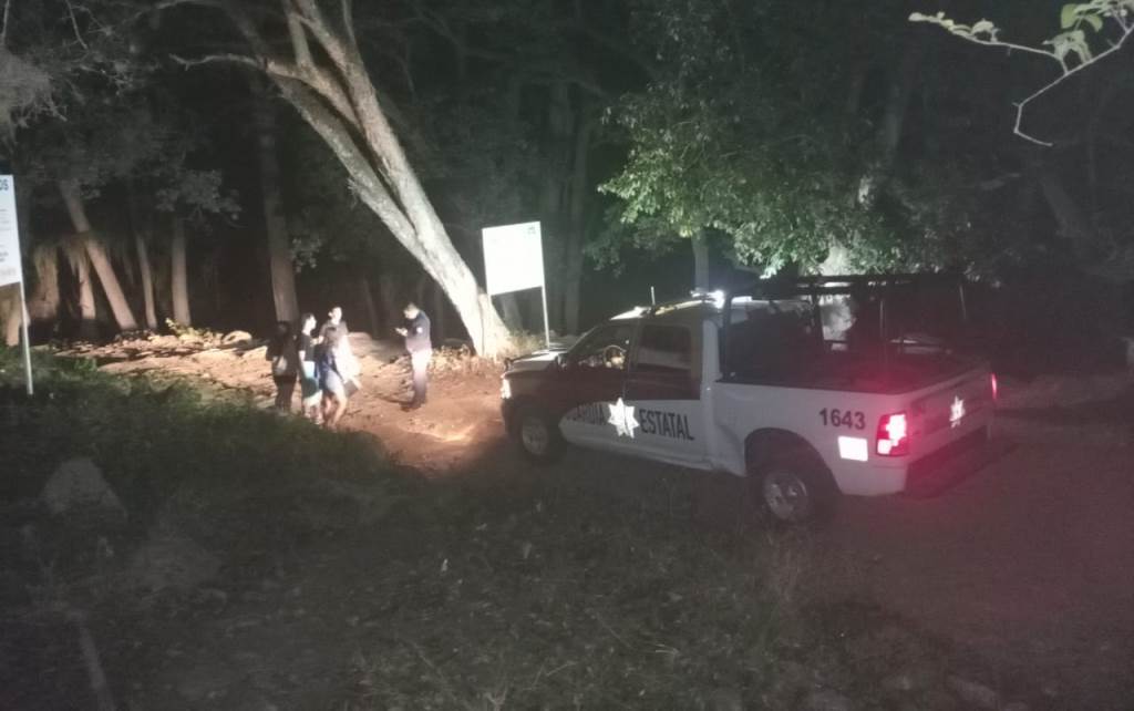 Guardia Estatal rescata a turistas extraviados en balneario El Tigre