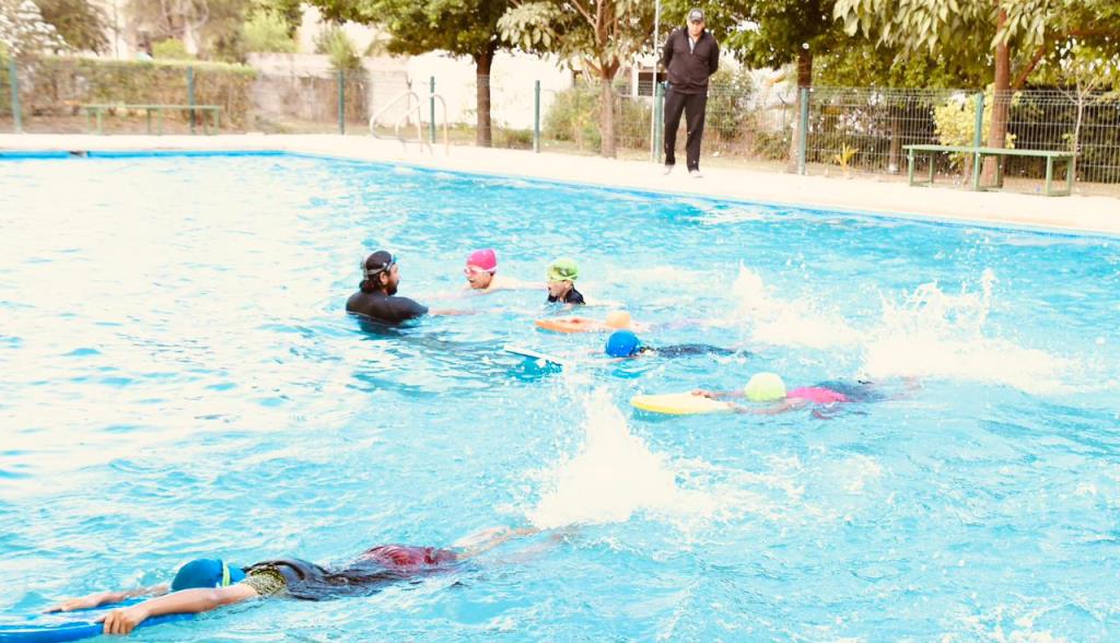 Iniciarán clases de natación en la Unidad Deportiva IPSSET