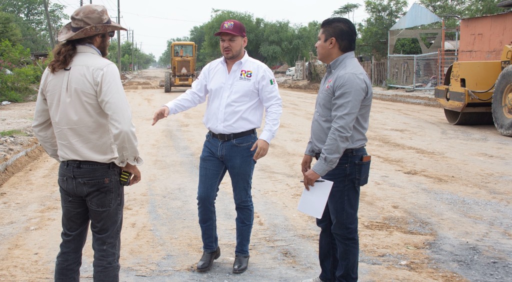 Supervisa alcalde Eduardo Yáñez más pavimentación, ahora en colonia Solidaridad