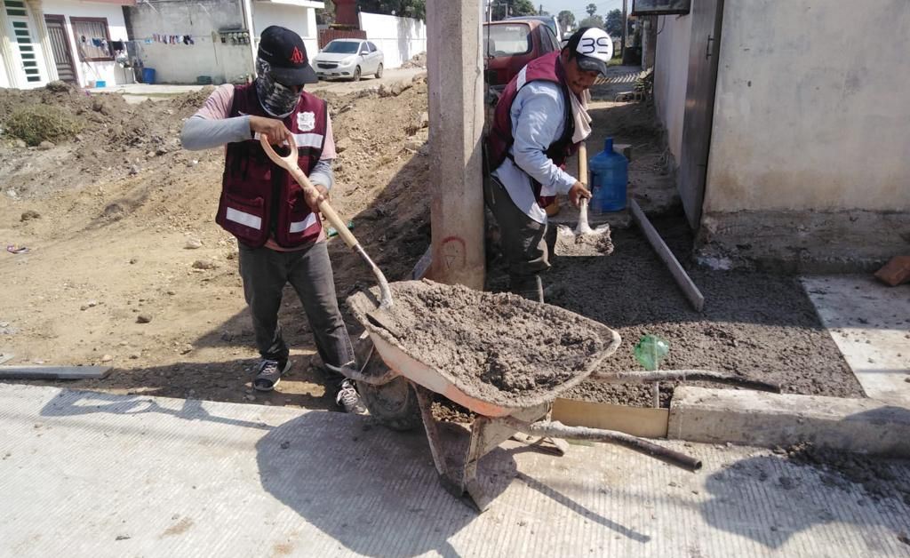 Trabaja Obras Públicas en pavimentación, rehabilitación y bacheo de calles de Madero