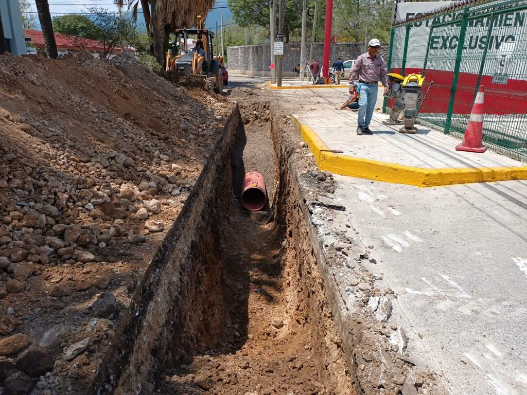 Rehabilita y repone red sanitaria en calles de Ciudad Victoria, Gobierno de Tamaulipas