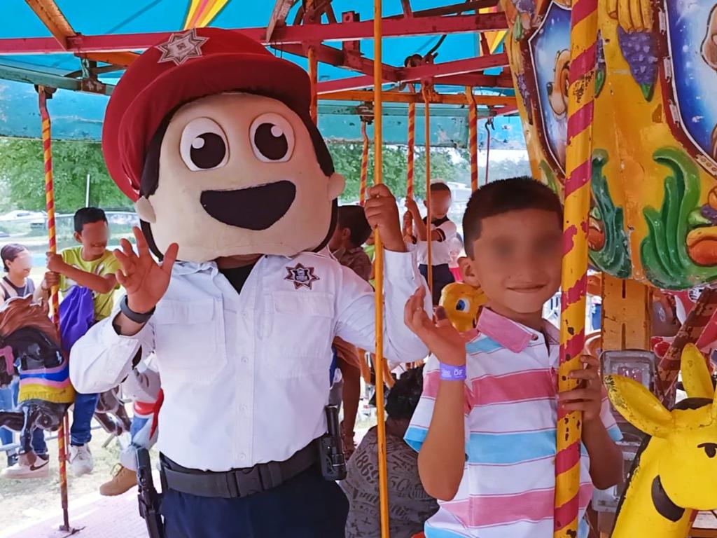 Guardia Estatal de Género convive y orienta a niños y niñas