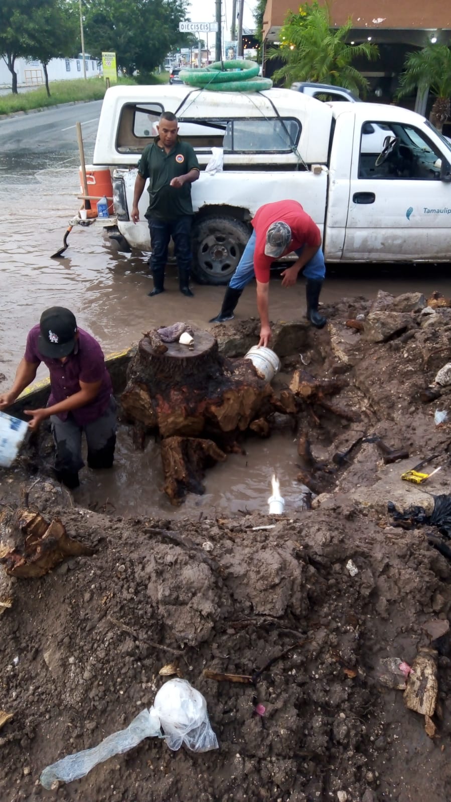 Trabaja COMAPA en la reparación de fugas de Agua