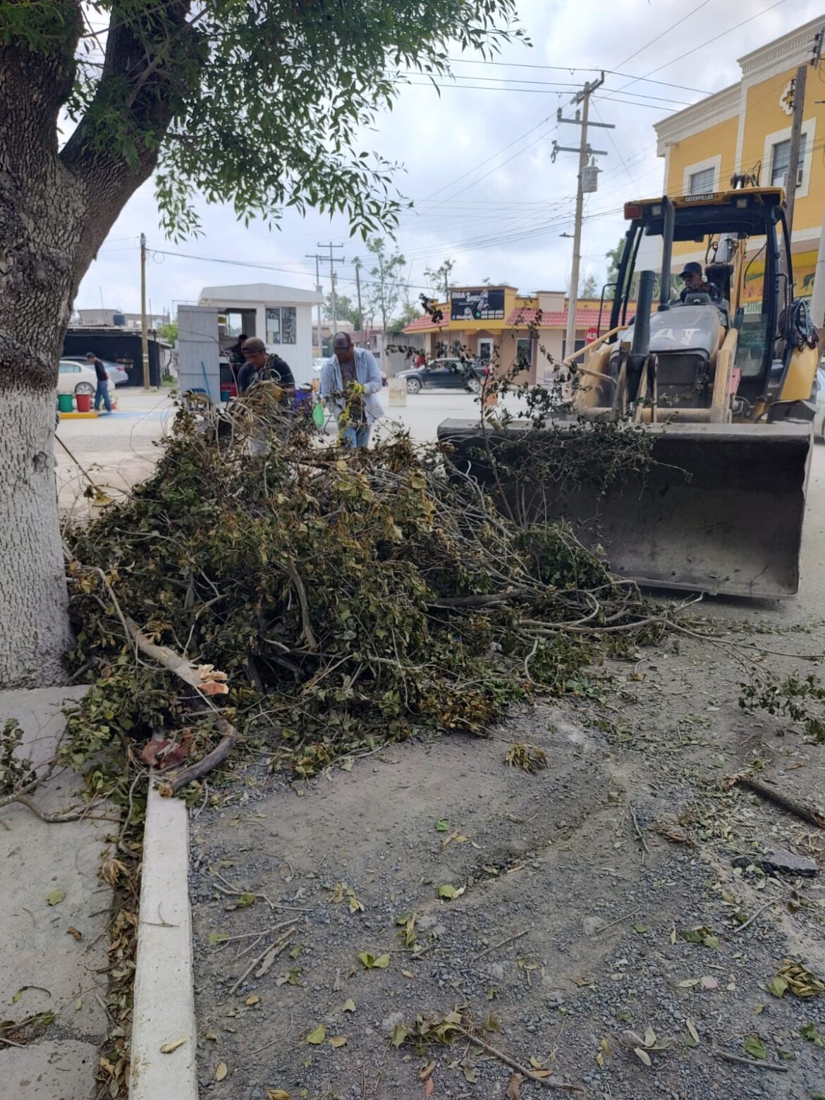 CONTINÚA MUNICIPIO LABORES DE AUXILIO A DAMNIFICADOS DE LA VILLA TRAS TROMBA