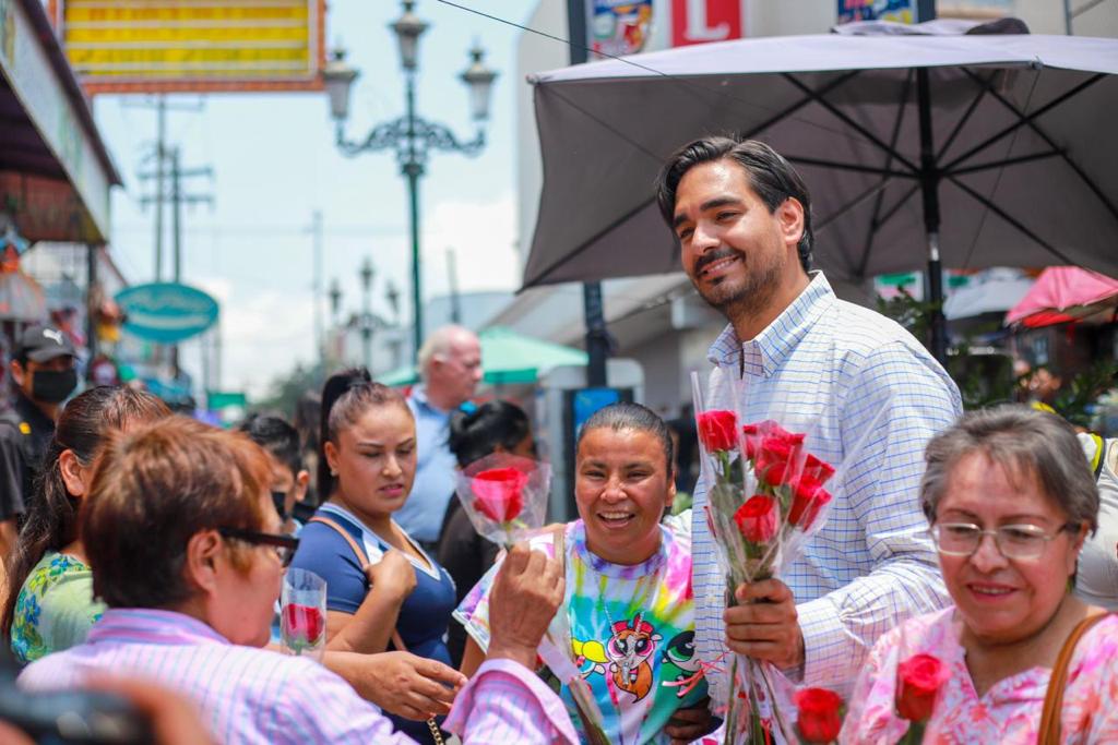 Homenajeó Presidente Municipal con flores a las Madres de Reynosa