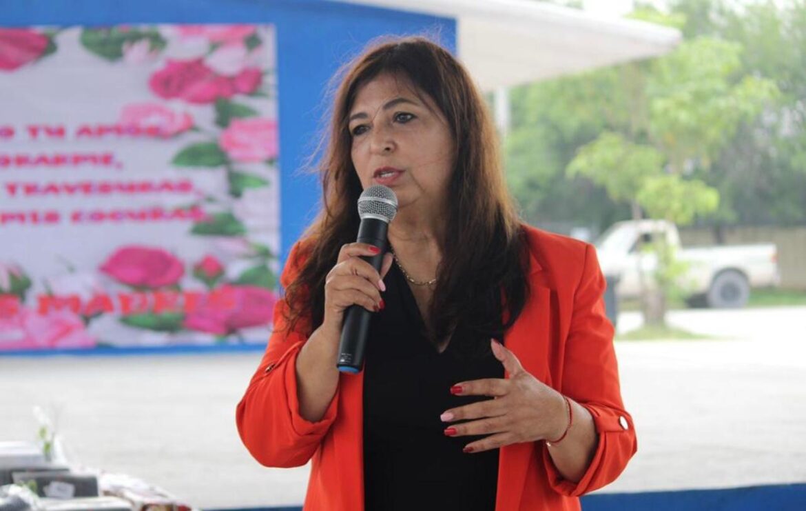 Convive y festeja Doris Cantú a mamás de diferentes sectores de Reynosa
