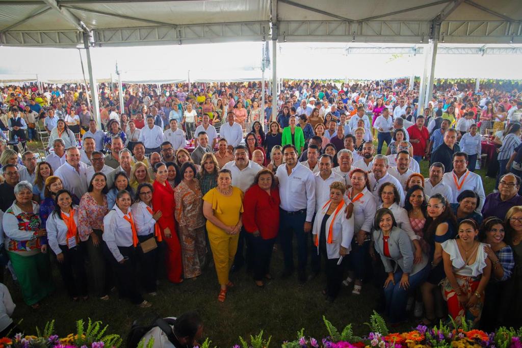 Rinde Gobierno de Reynosa homenaje a más de 5 Mil Maestros