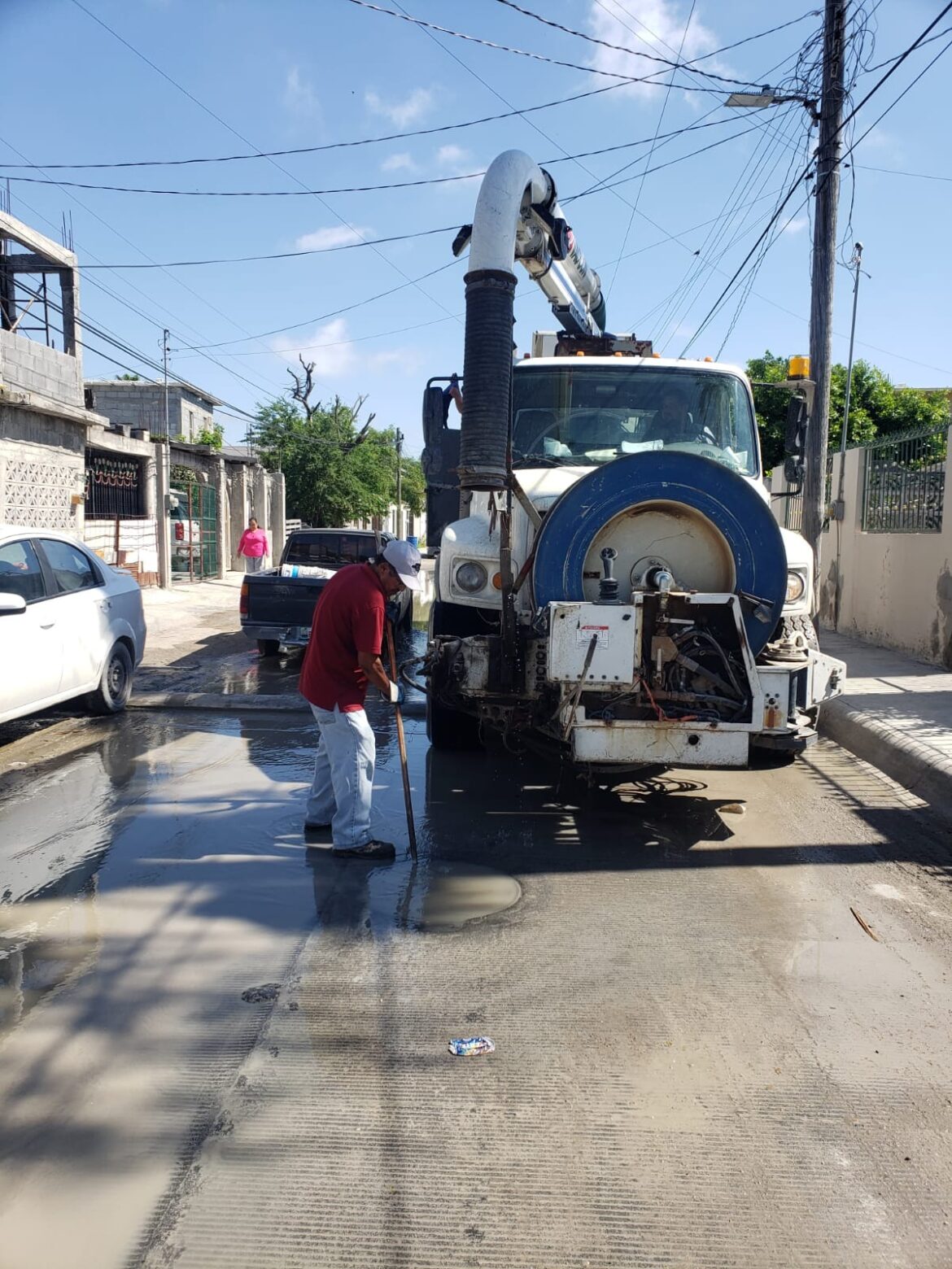Atendió COMAPA reportes de fugas de aguas residuales en Ampliación Delicias