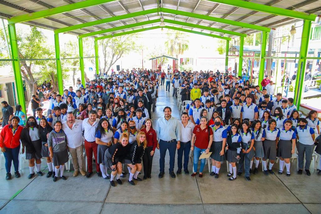 Dialogan Alcalde Carlos Peña Ortiz y estudiantes en Foro Juvenil