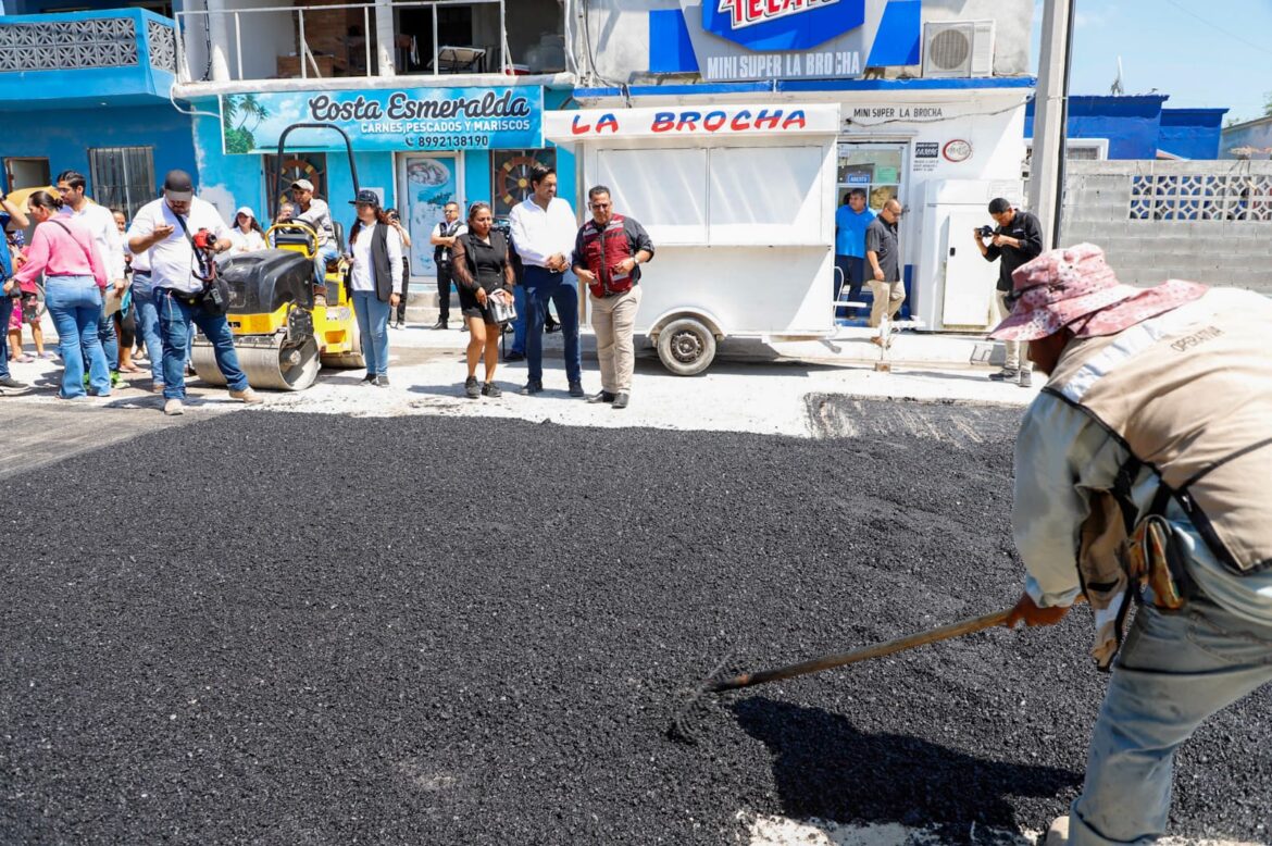 SUPERVISA CARLOS PEÑA ORTIZ APLICACIÓN DE 490 TONS. DE ASFALTO EN PROGRAMA DE BACHEO