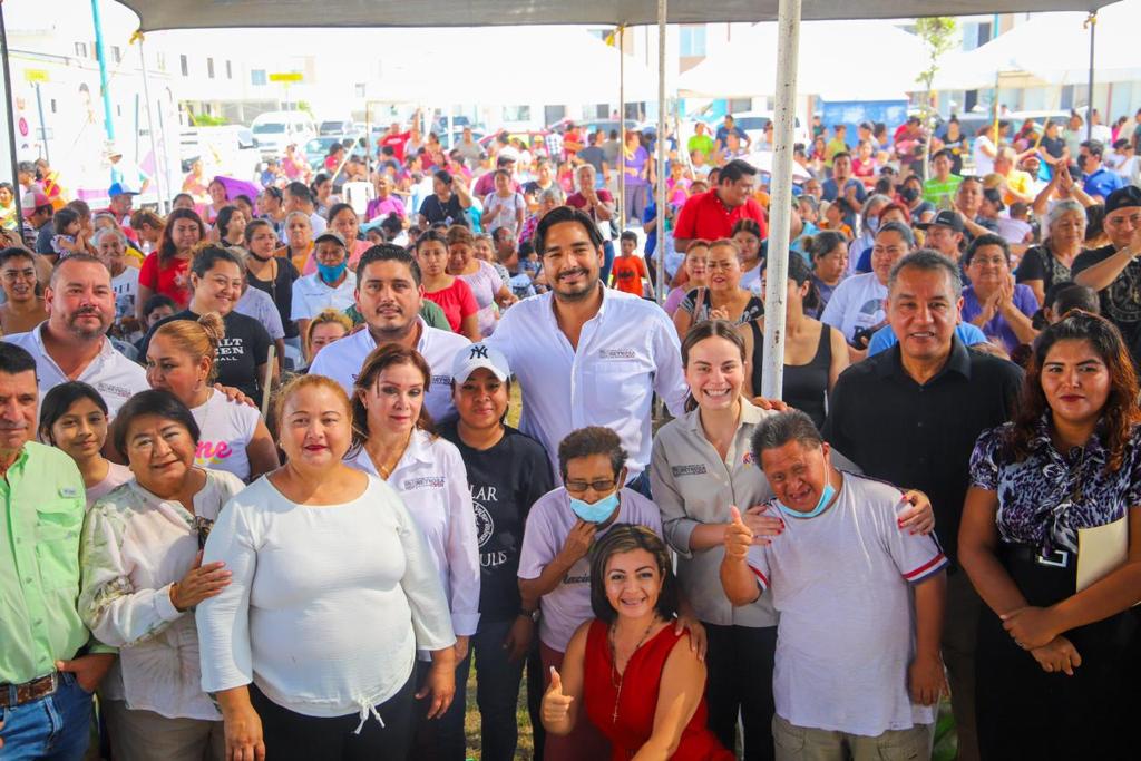 Llevó Alcalde beneficios de DIF En Tu Colonia a Las Pirámides