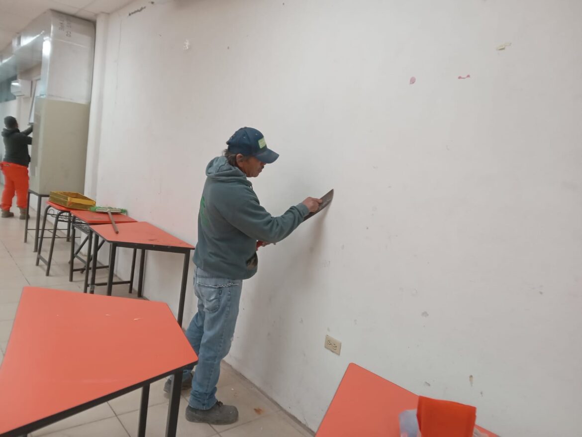 BRINDA MUNICIPIO MANTENIMIENTO CON TRABAJOS DE PINTURA A SECUNDARIA 1
