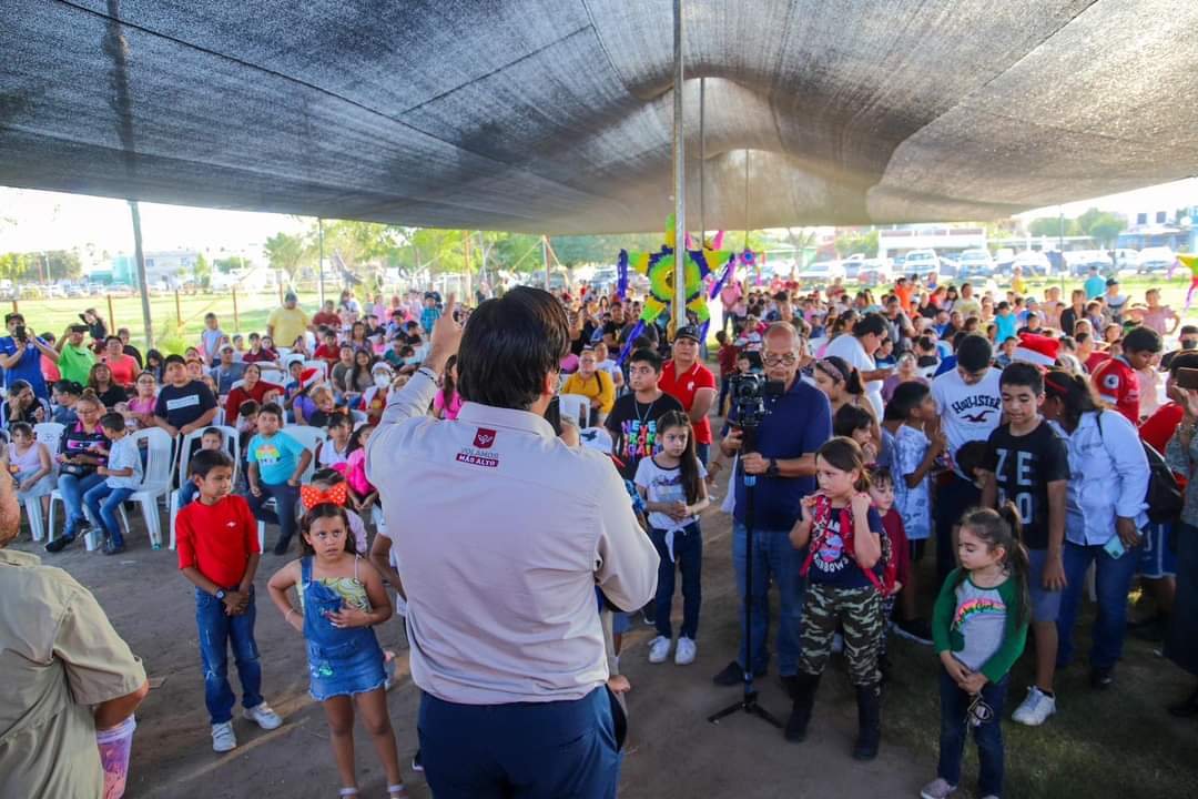 Con alegría disfrutaron Posada Navideña con Carlos Peña Ortiz en la Emiliano Zapata de Reynosa