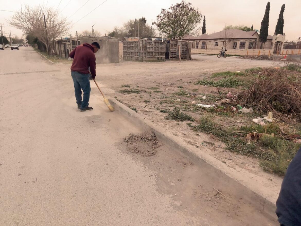 RETIRA SERVICIOS PRIMARIOS VERTEDEROS QUE AFECTAN A FAMILIAS EN AV. LAS TORRES