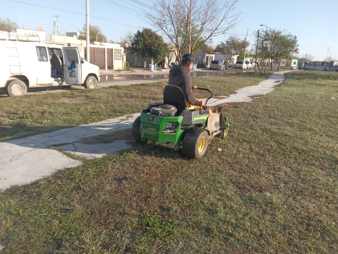 CUENTAN FAMILIAS DE LAS MARGARITAS Y LAS BRISAS 3 CON JARDINES, PARQUES Y PLAZAS EN CONDICIONES ÓPTIMAS