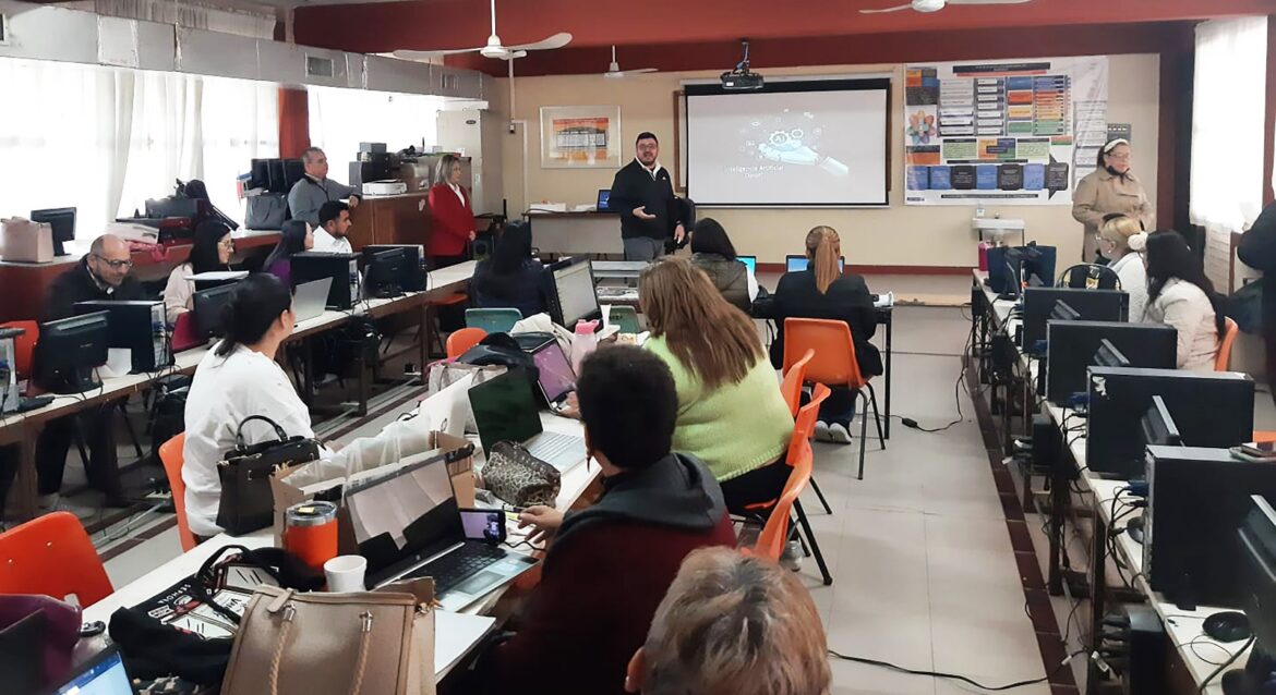 Capacitan a docentes tamaulipecos sobre uso de inteligencia artificial en la educación