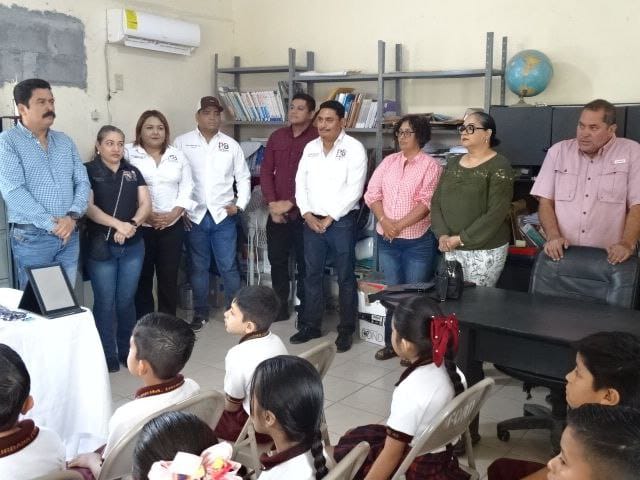 BENEFICIA MUNICIPIO A 2 PRIMARIAS DE N.P. CON LENTES EN «SI VEO BIEN, APRENDO MEJOR»